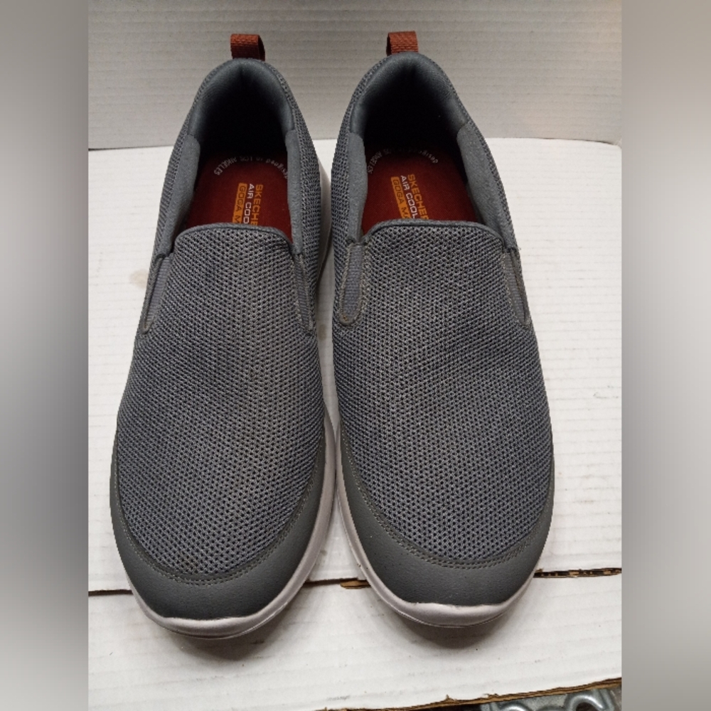 Skechers Men’s Go Max Clinched Gray 10.5 Slip-On Athletic Sneakers Goga Mat Air